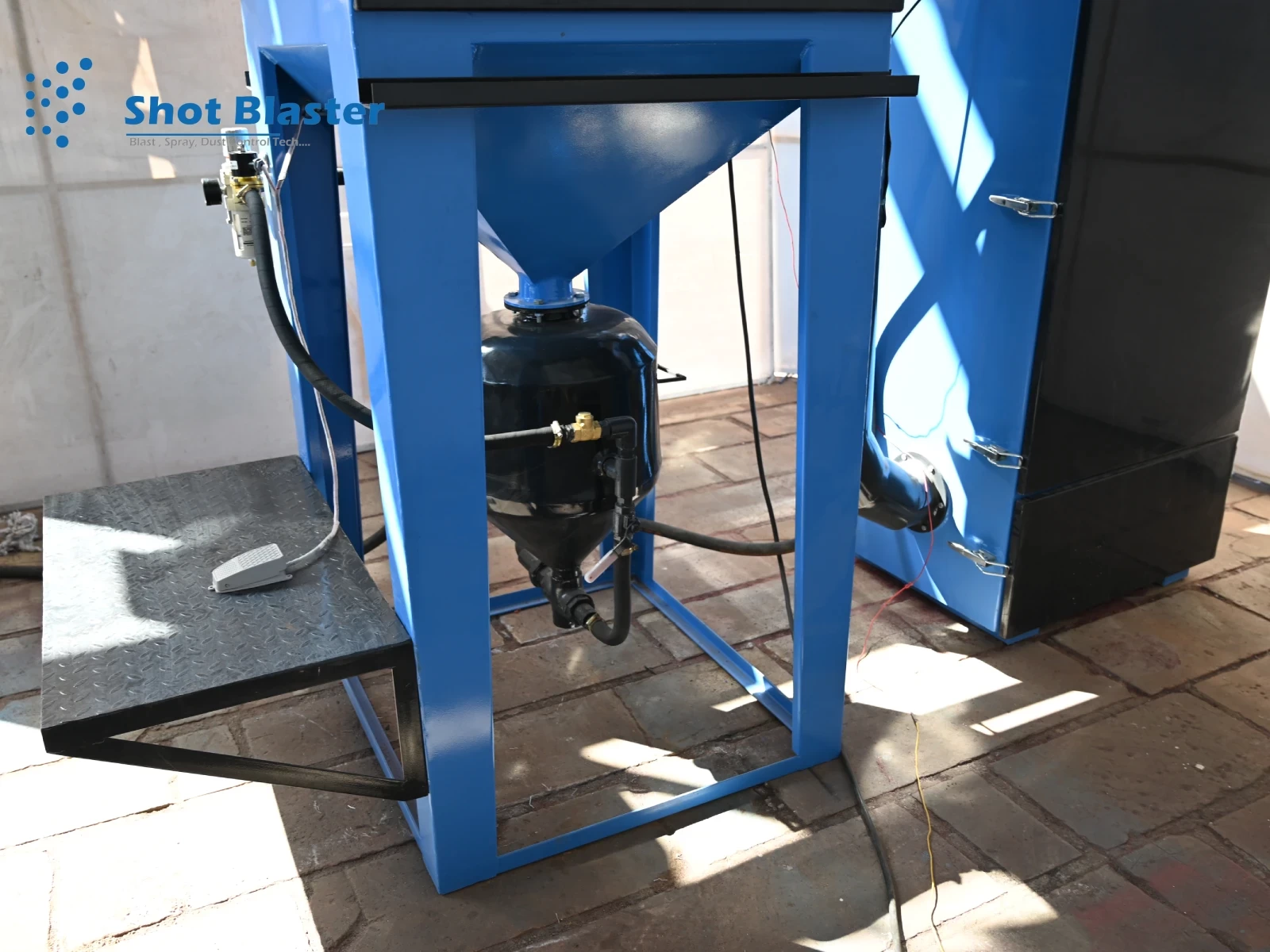 Pressure Blasting Machine